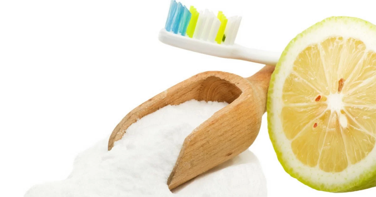 Bicarbonato e Limone Denti3 Bicarbonato e Limone Denti: Vantaggi, Rischi e Metodi Correttamente Sicuri per Sbiancare i Denti